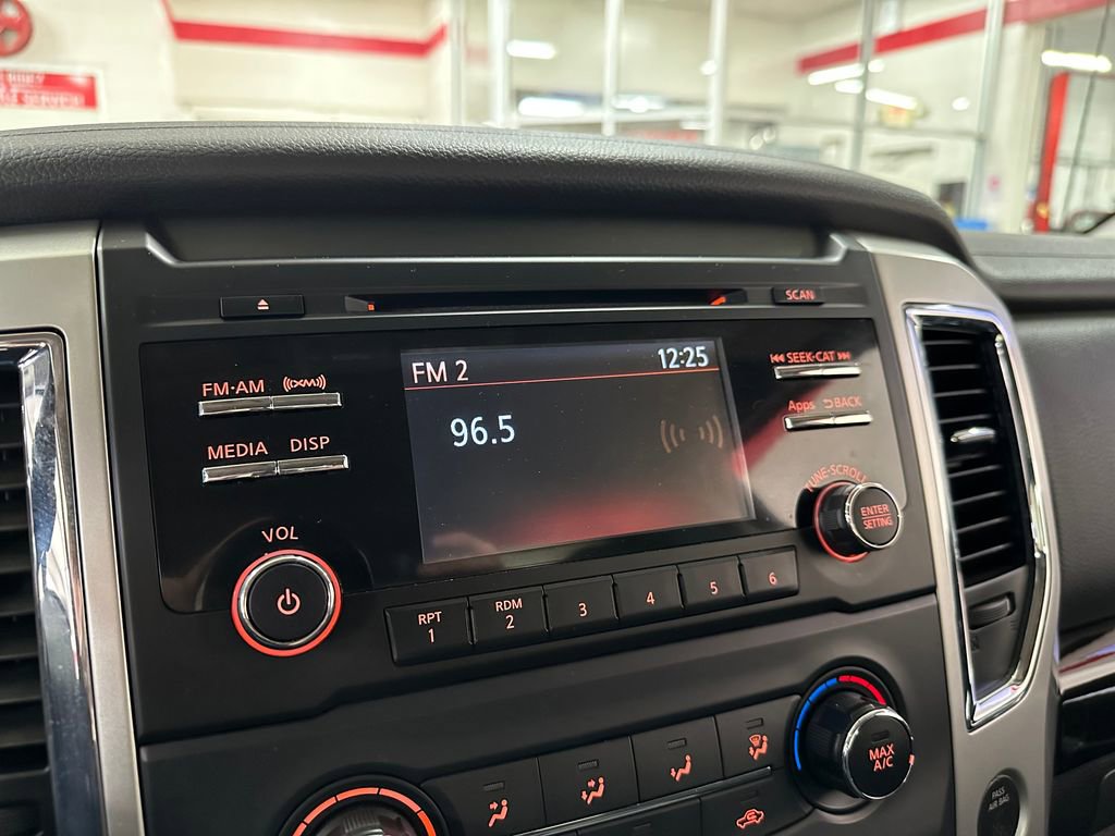 Used 2017 Nissan Titan SV image 18
