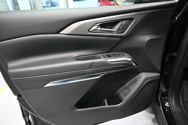 New 2027 Chevrolet Traverse LT w/ LPO, Floor Liner Package FWD image 28