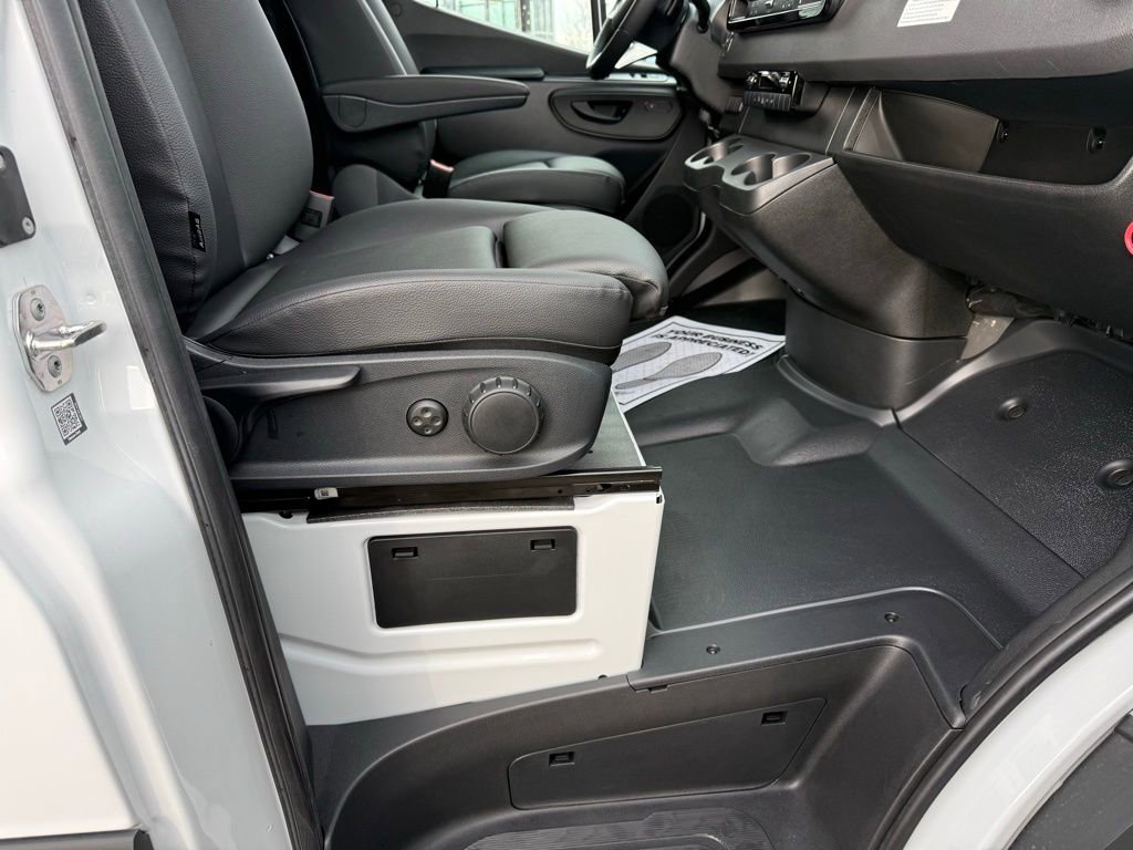 New 2025 Mercedes-Benz Sprinter 4500 image 17