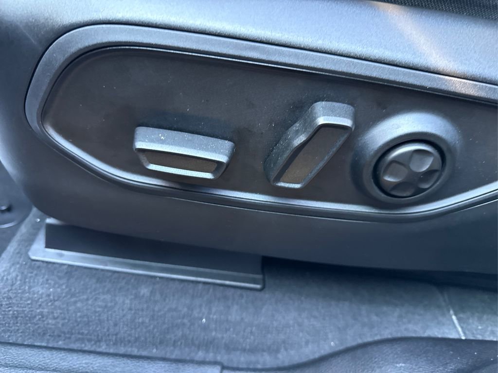 Used 2025 Jeep Grand Cherokee Altitude image 40