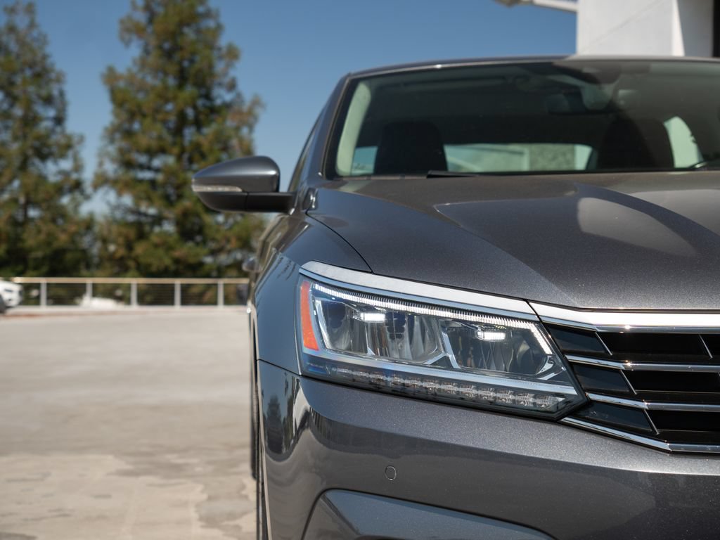 Used 2016 Volkswagen Passat 3.6 SEL Premium FWD image 29