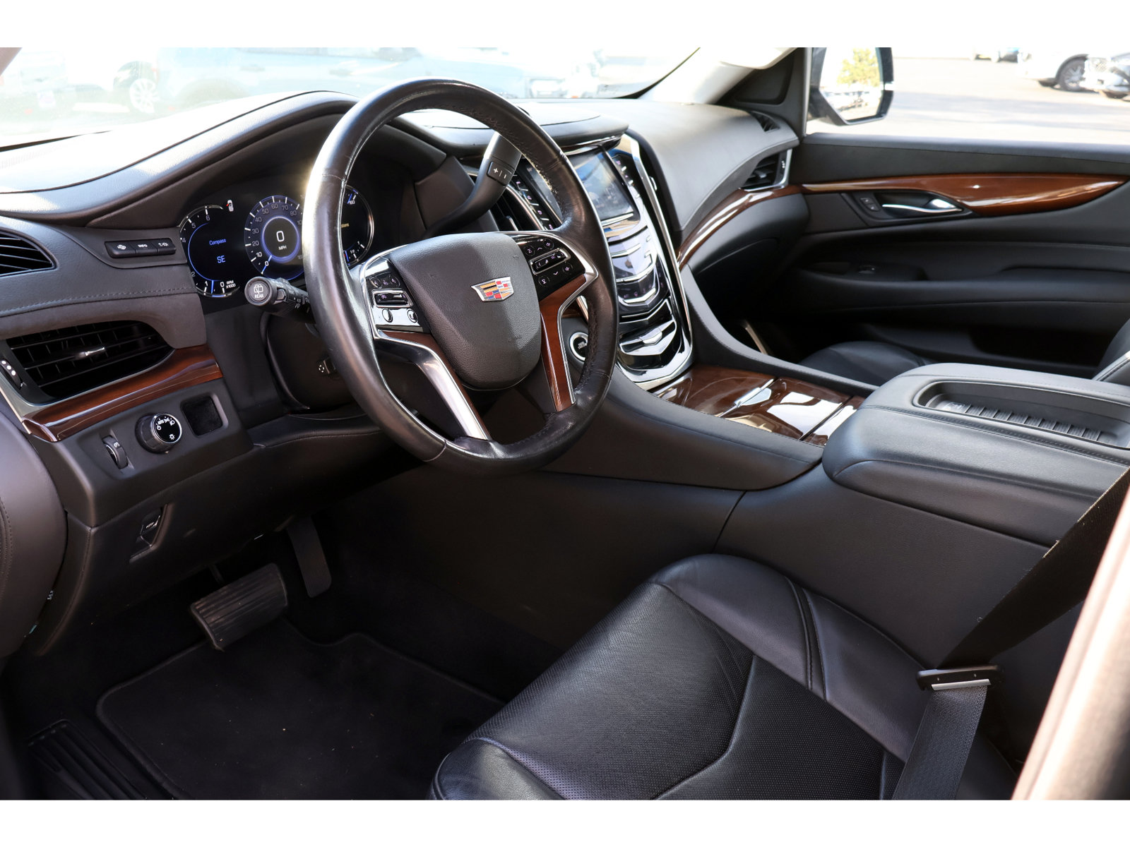 Used 2019 Cadillac Escalade Premium Luxury RWD image 3