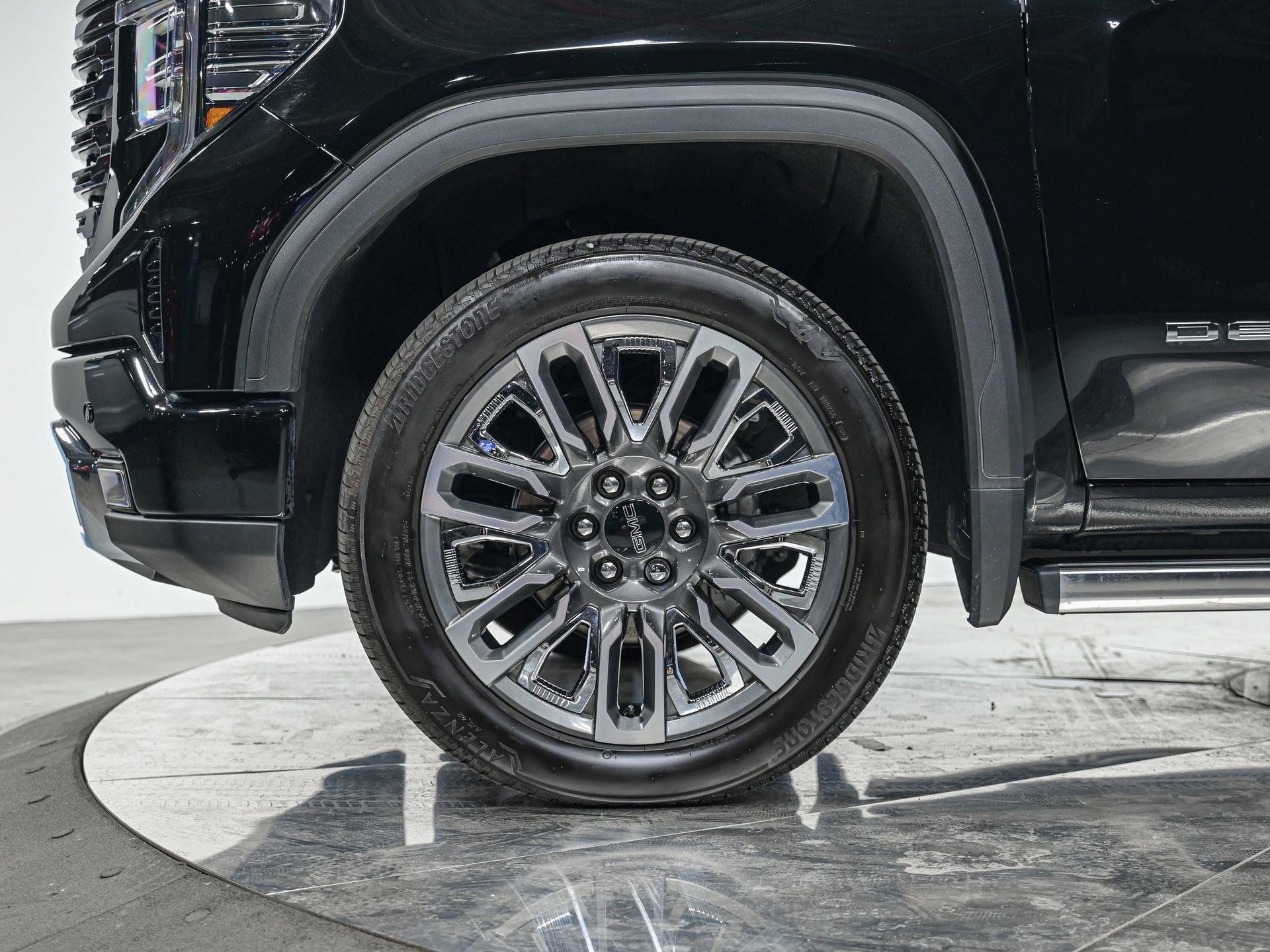 Used 2025 GMC Sierra 1500 Denali Ultimate AWD/4WD image 3
