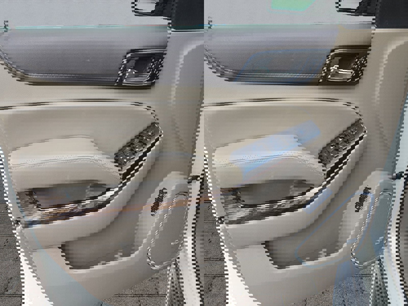 Used 2015 GMC Yukon SLT w/ Open Road Package image 10