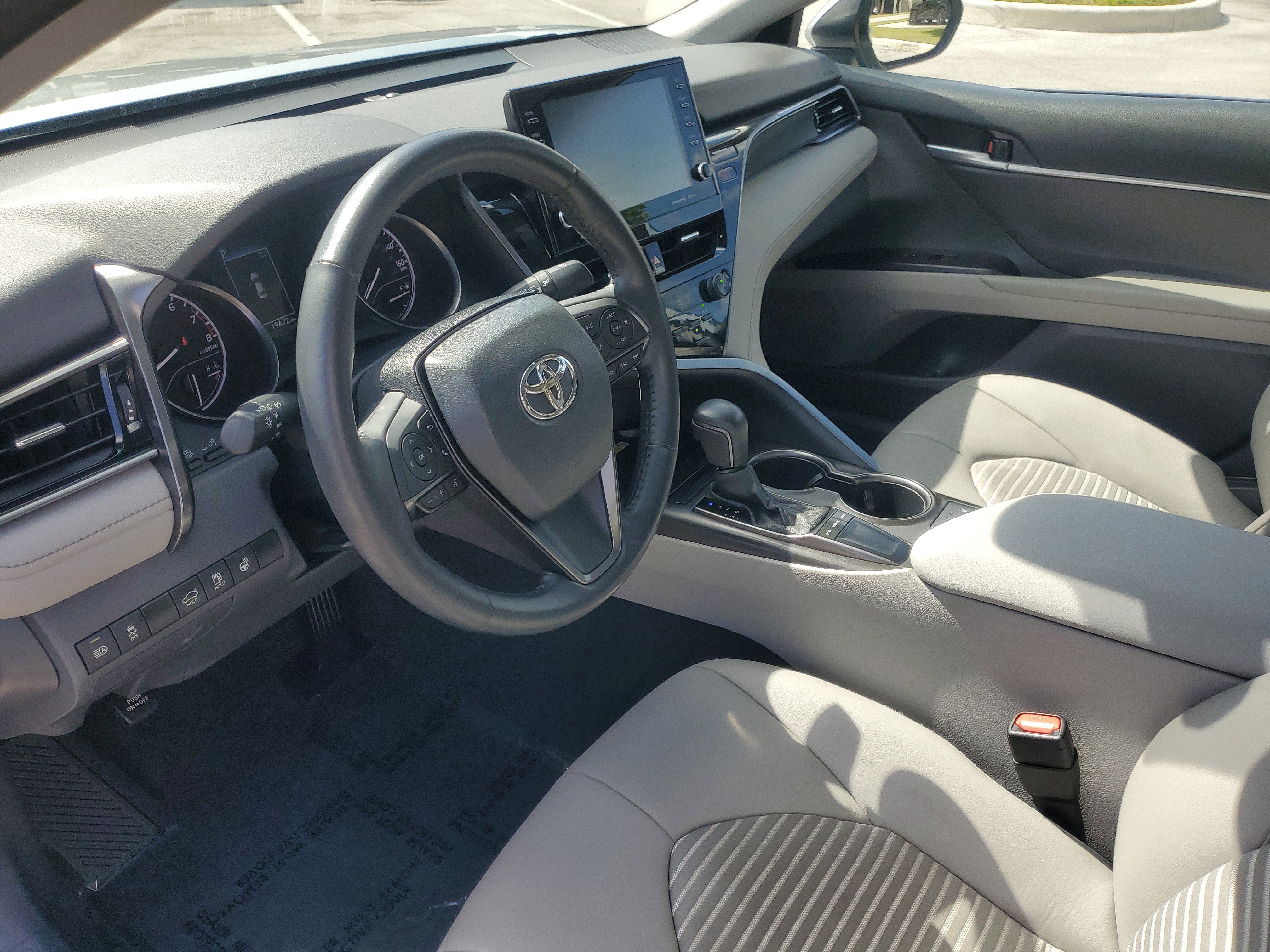 Used 2023 Toyota Camry SE w/ Cold Weather Package image 16