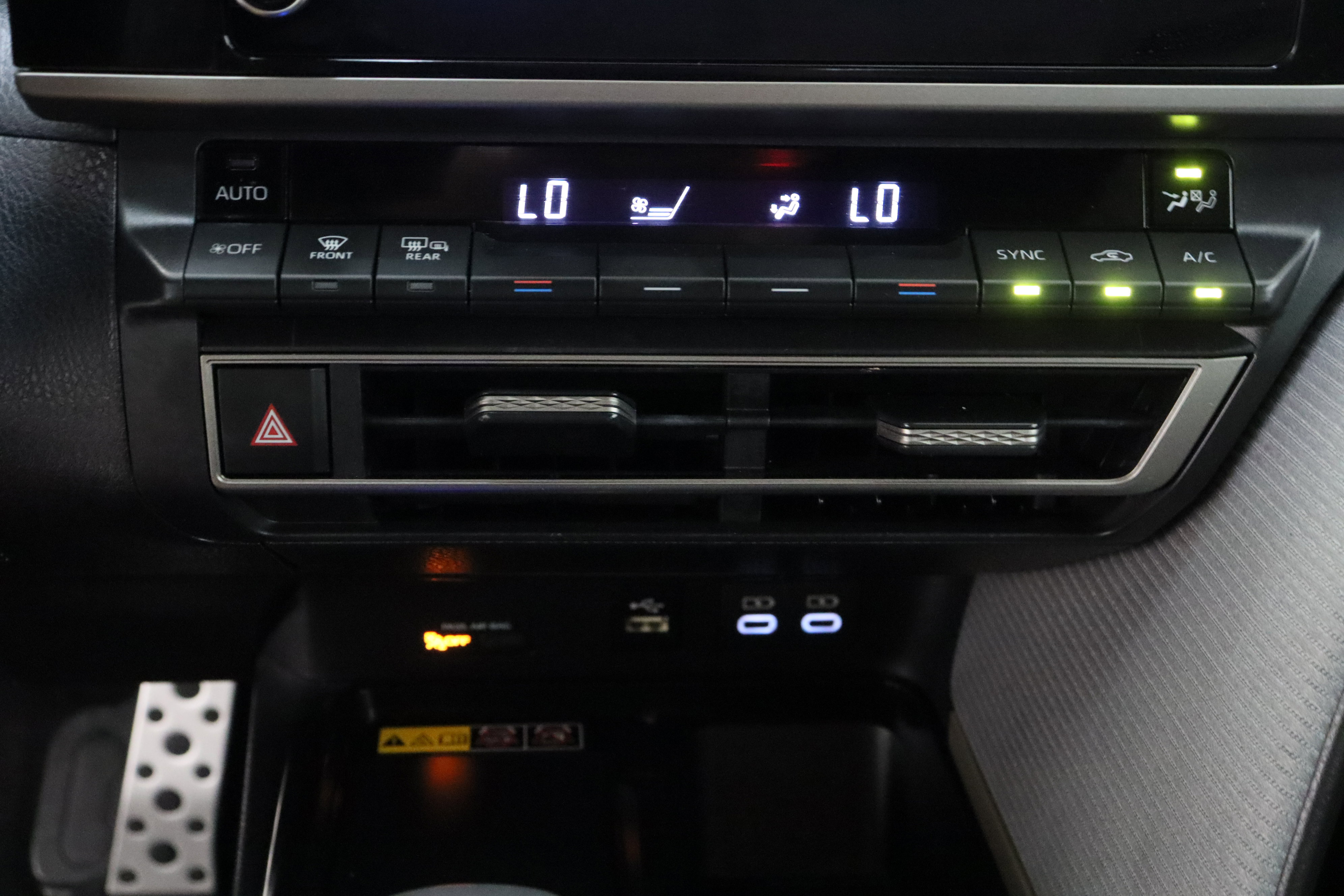Used 2025 Toyota Camry SE w/ Convenience Package FWD image 20