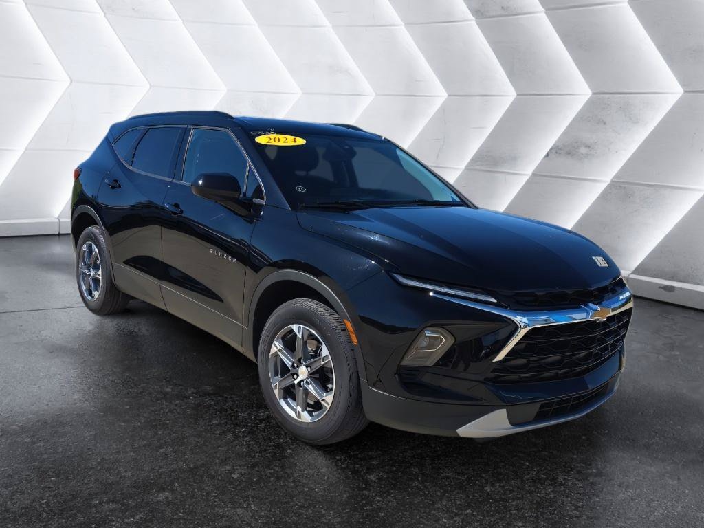 Used 2024 Chevrolet Blazer LT w/ Convenience Package FWD image 3