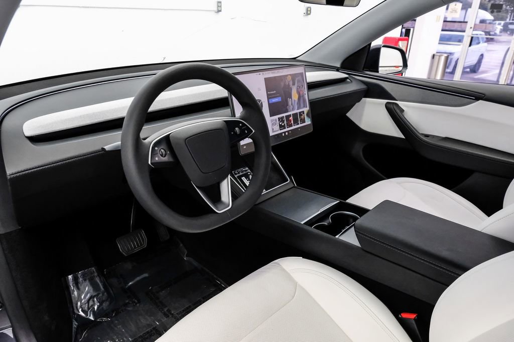 Used 2026 Tesla Model Y Long Range AWD/4WD image 3