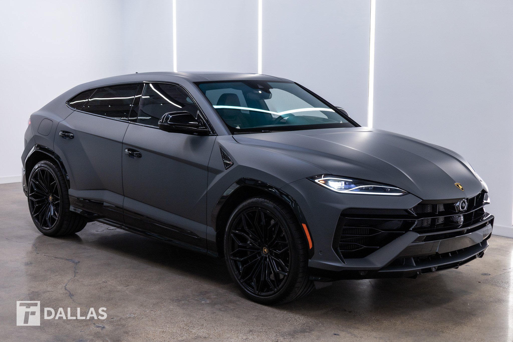 Used 2025 Lamborghini Urus SE AWD/4WD image 16