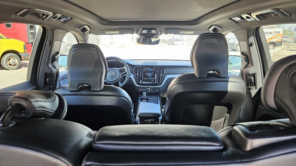 Certified 2022 Volvo XC60 B6 R-Design w/ Climate Package image 8