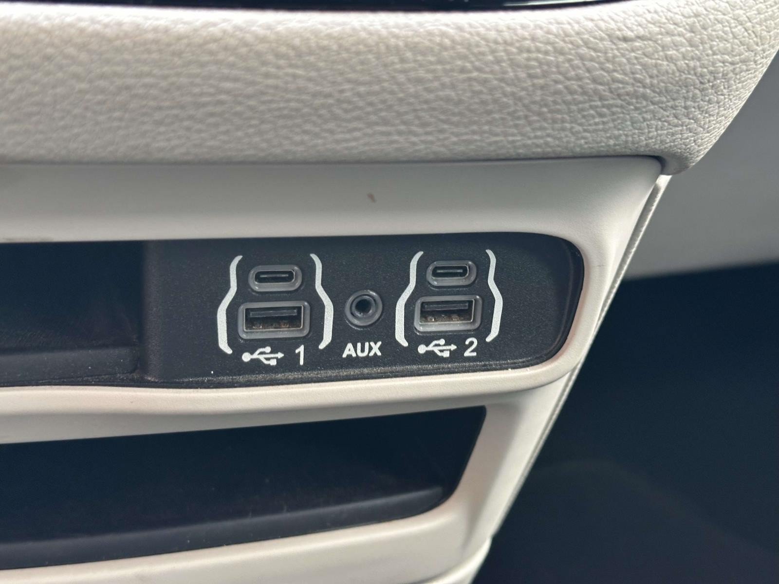 Certified 2021 Chrysler Pacifica Touring-L FWD image 25