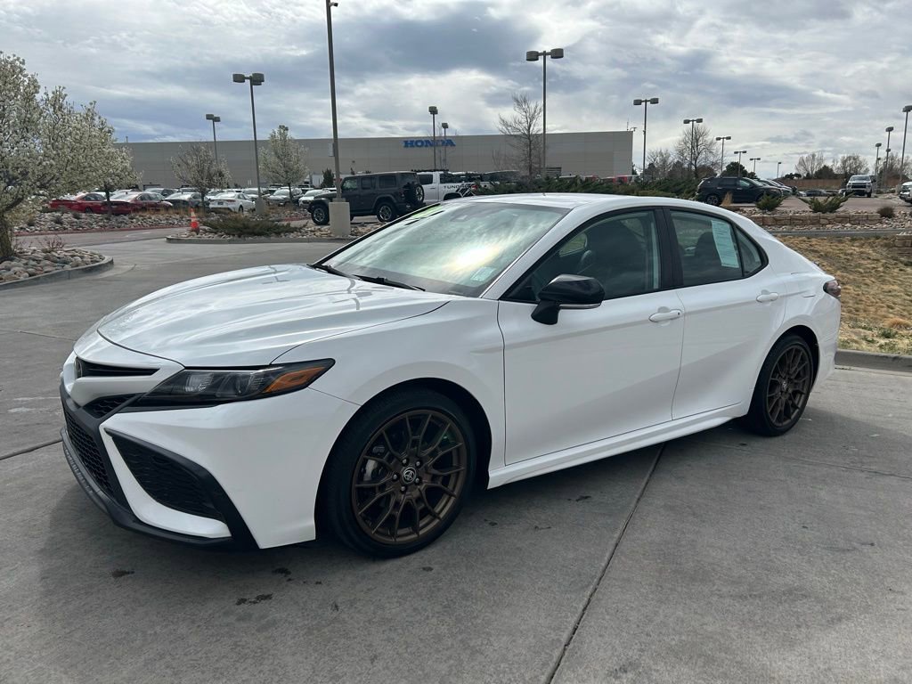 Used 2023 Toyota Camry SE image 3