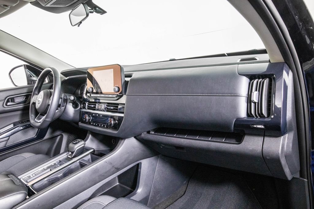 Used 2025 Nissan Pathfinder SV FWD image 19
