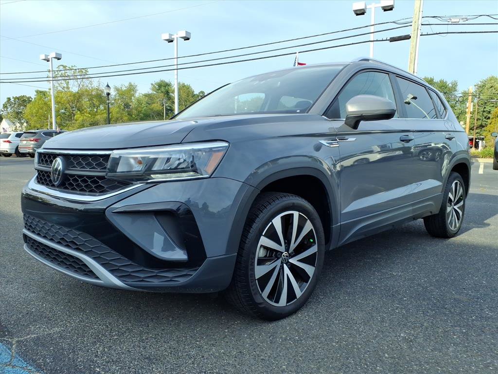 Certified 2023 Volkswagen Taos SE image 3
