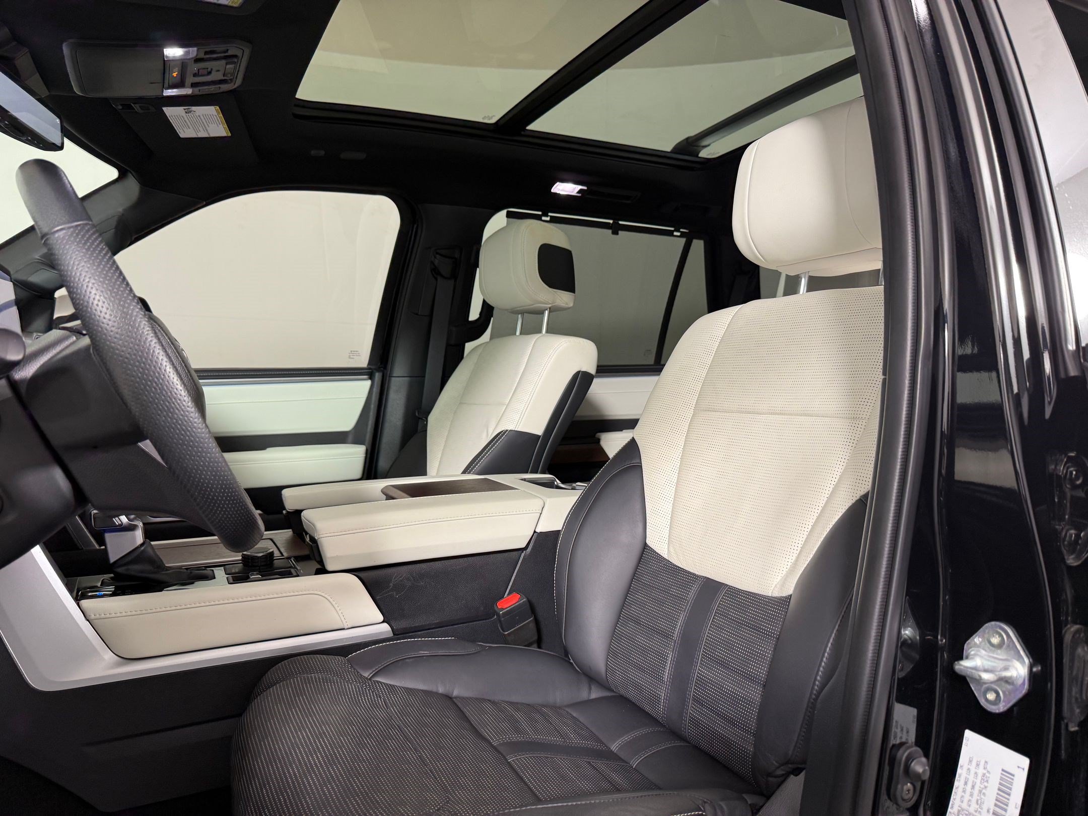 Used 2024 Toyota Sequoia Capstone AWD/4WD image 5