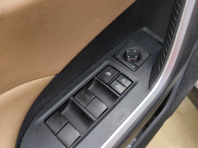 Used 2020 Toyota RAV4 LE FWD image 11