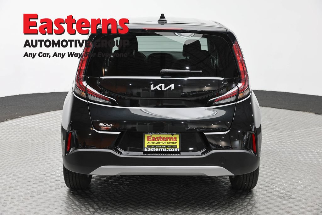 Used 2025 Kia Soul LX w/ LX Technology Package FWD image 6