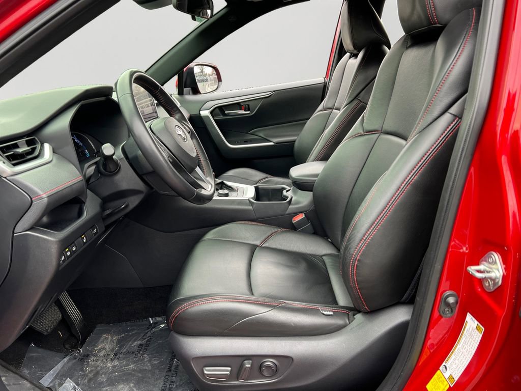 Used 2023 Toyota RAV4 SE image 14
