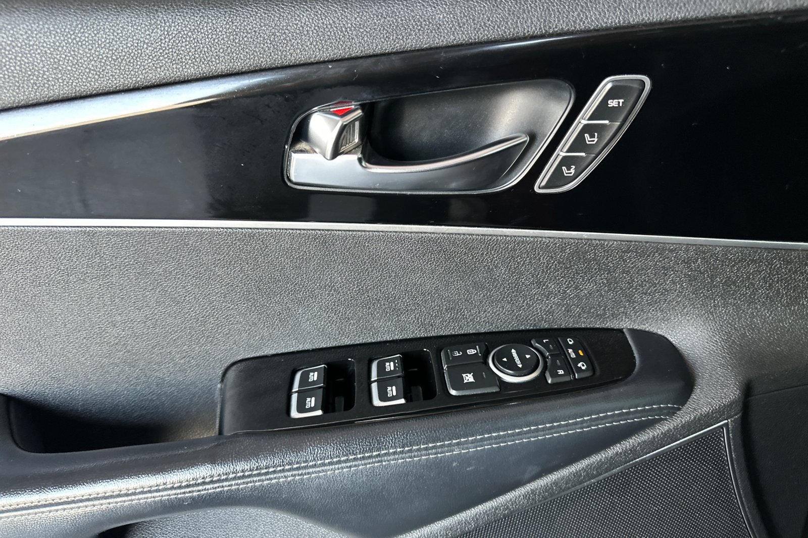 Used 2016 Kia Sorento SX FWD image 11