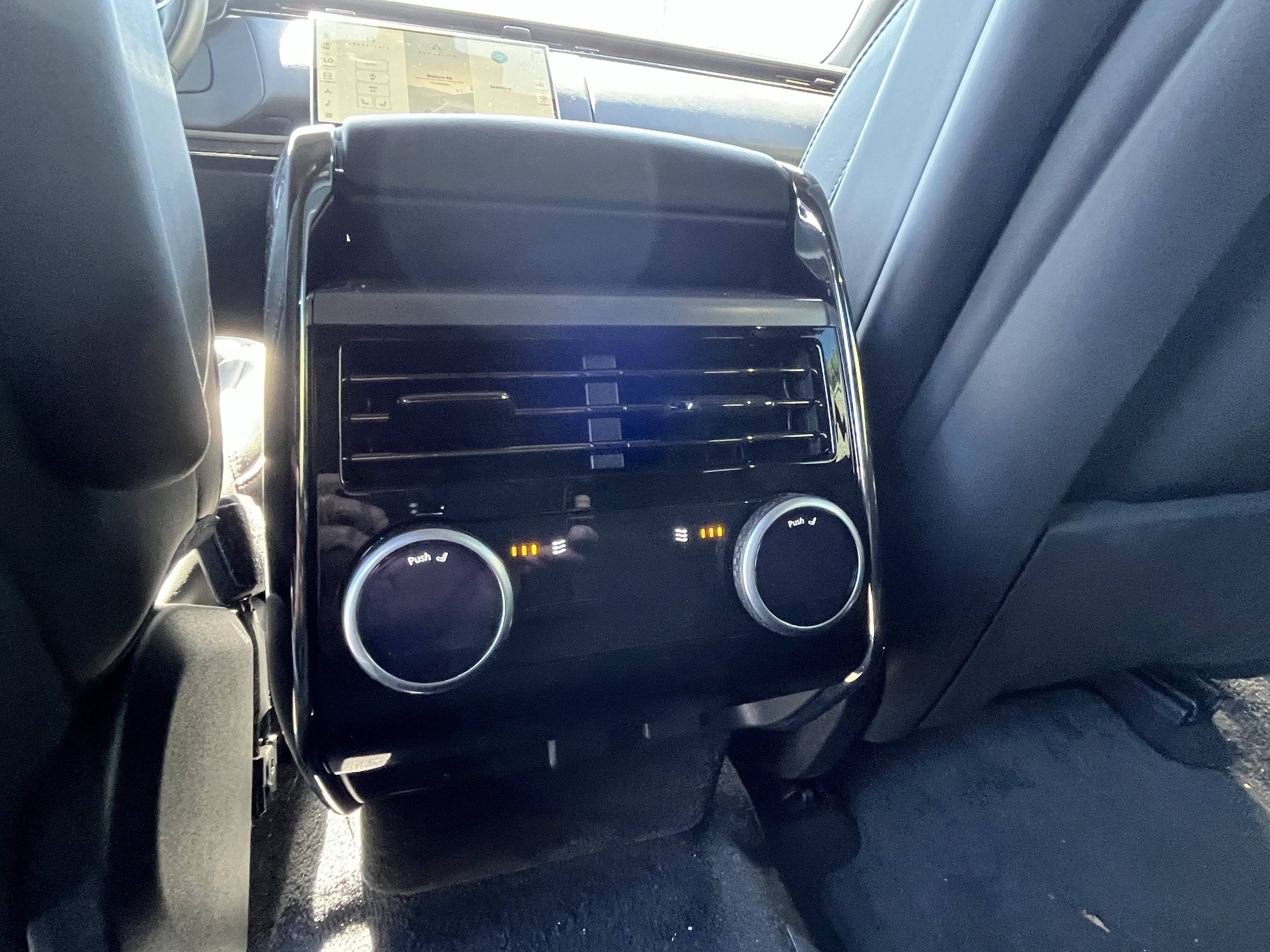 Used 2024 Land Rover Range Rover Sport Dynamic SE image 32