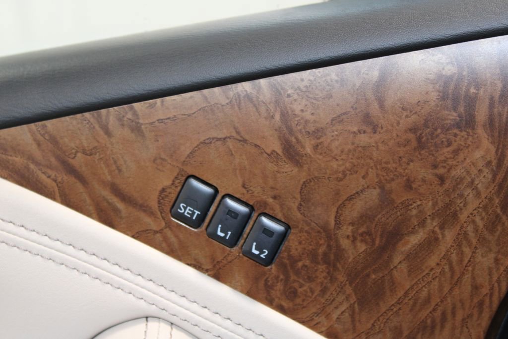 Used 2024 Nissan Armada SL w/ Captain's Chairs Package image 50