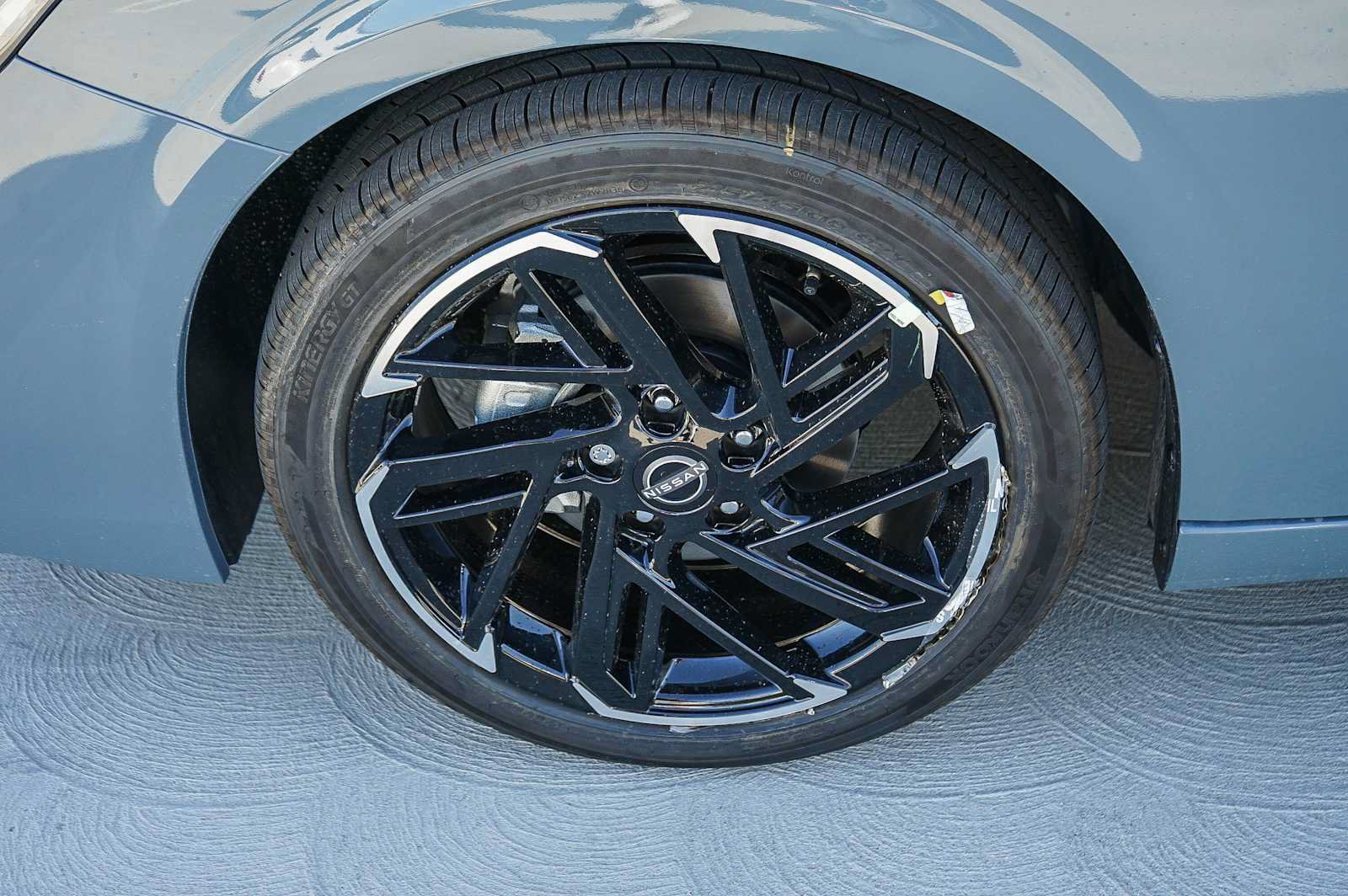 New 2027 Nissan Sentra SR w/ Floor Mat Package FWD image 10