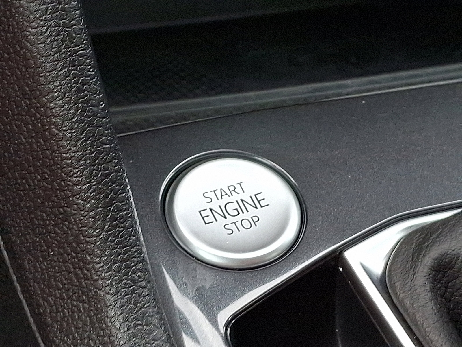 Certified 2024 Volkswagen Tiguan SE image 22
