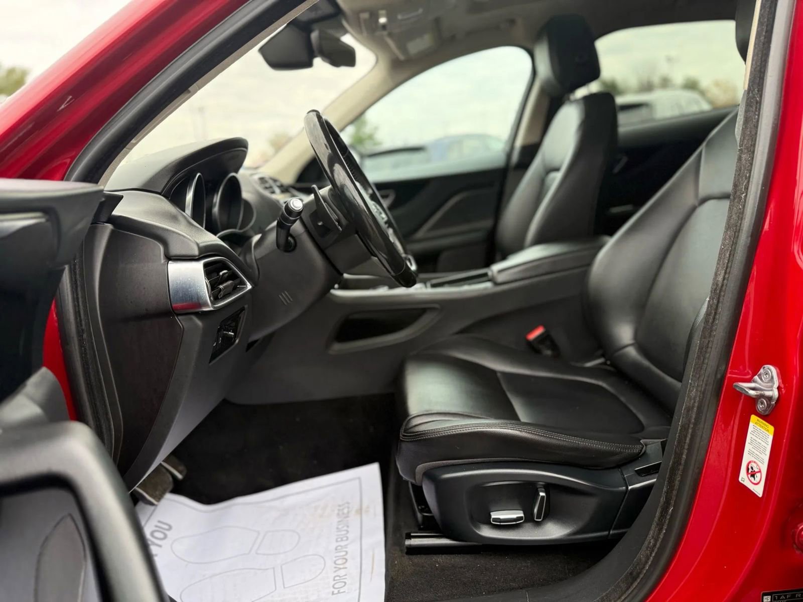 Used 2019 Jaguar F-PACE Premium image 13