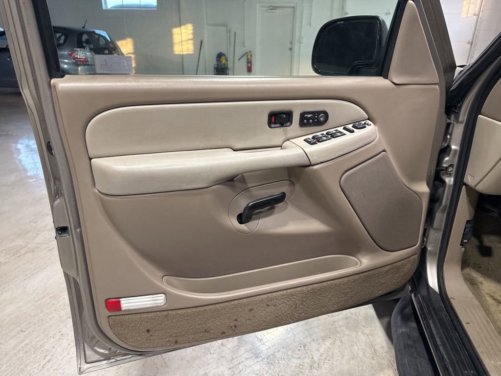 Used 2002 Chevrolet Tahoe LT image 26