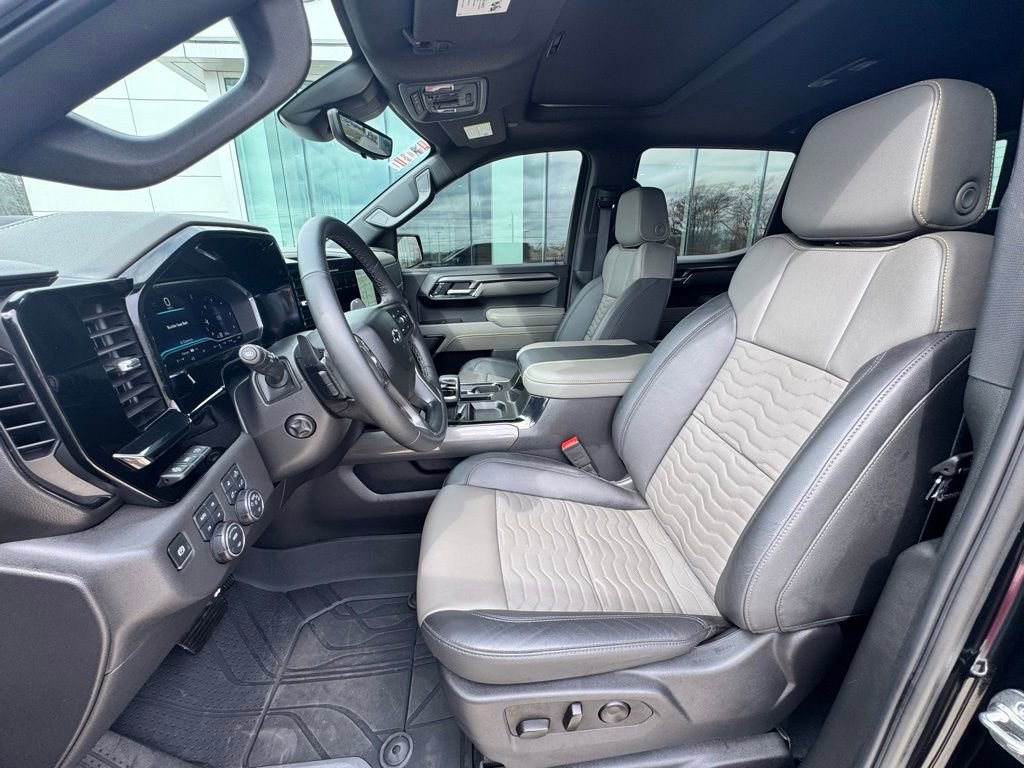 Used 2025 Chevrolet Silverado 1500 ZR2 w/ Technology Package image 13