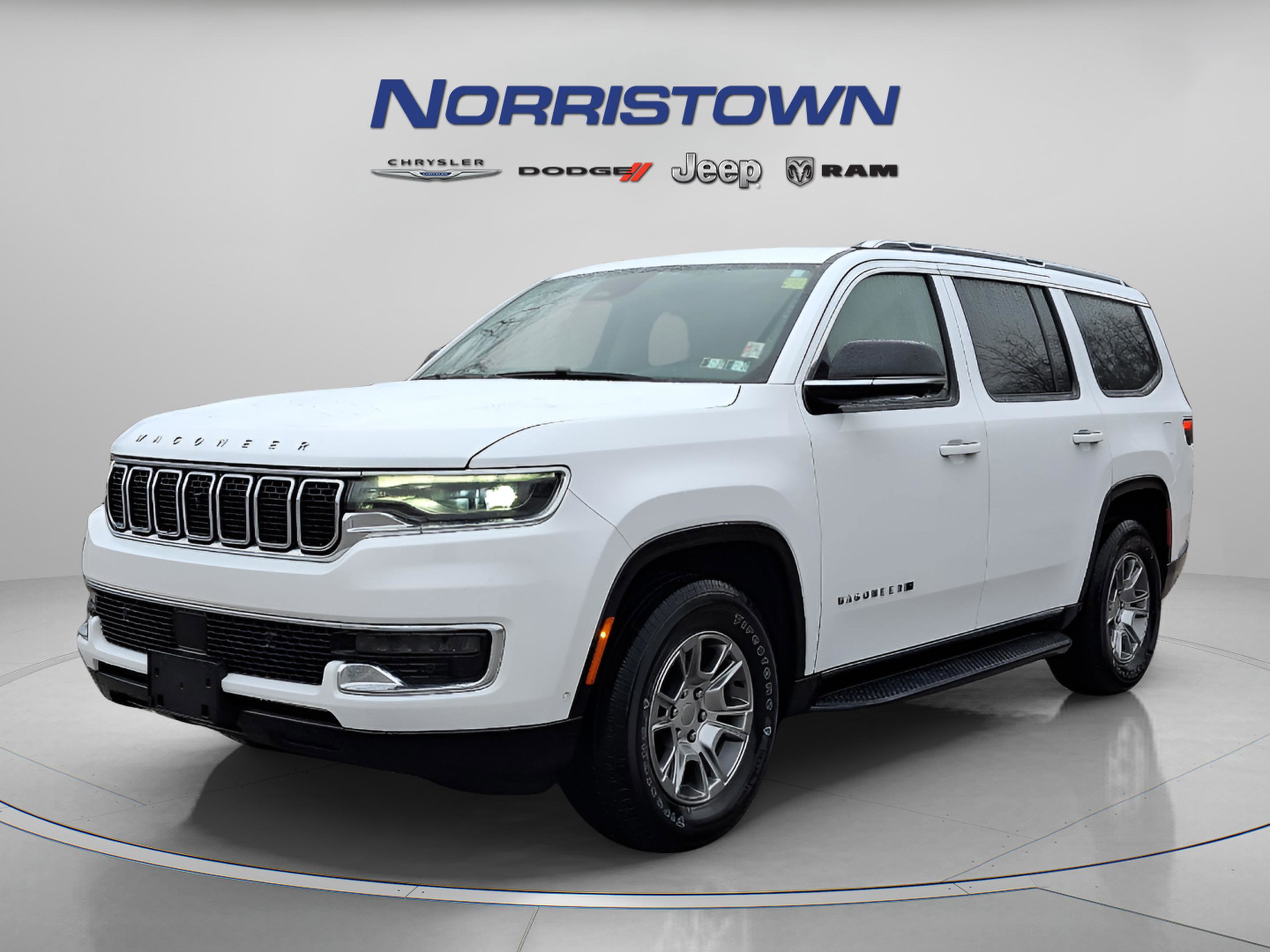 Used 2023 Jeep Wagoneer Series I 4x4 w/ Convenience Group I image 3