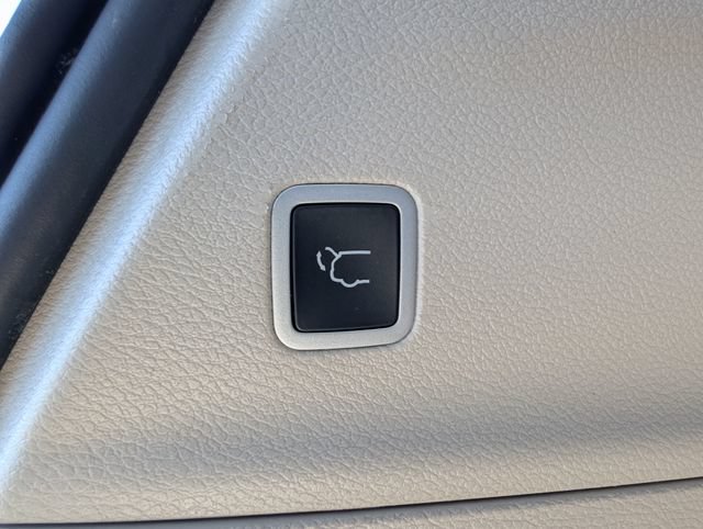 Used 2024 Chrysler Pacifica Touring-L FWD image 22