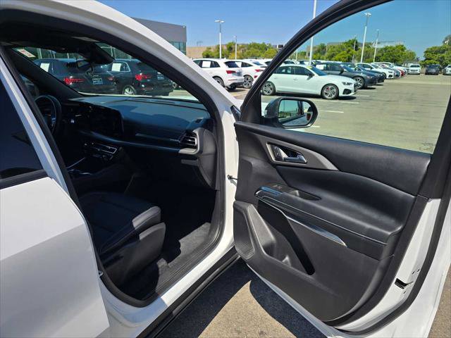 Used 2025 Chevrolet Traverse LT AWD/4WD image 12