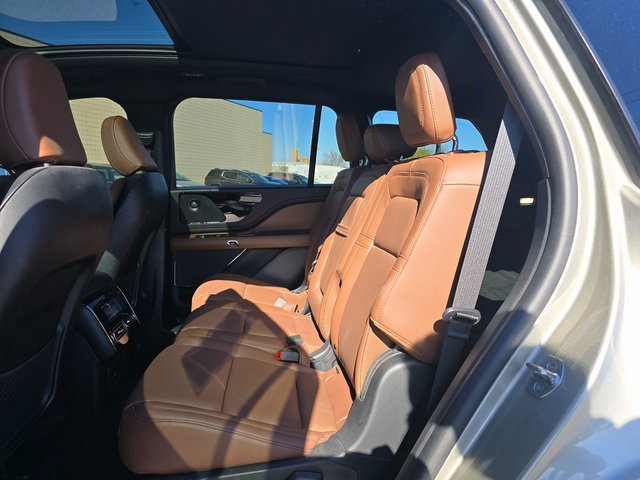 Used 2023 Lincoln Aviator Reserve w/ Equipment Group 201A image 13