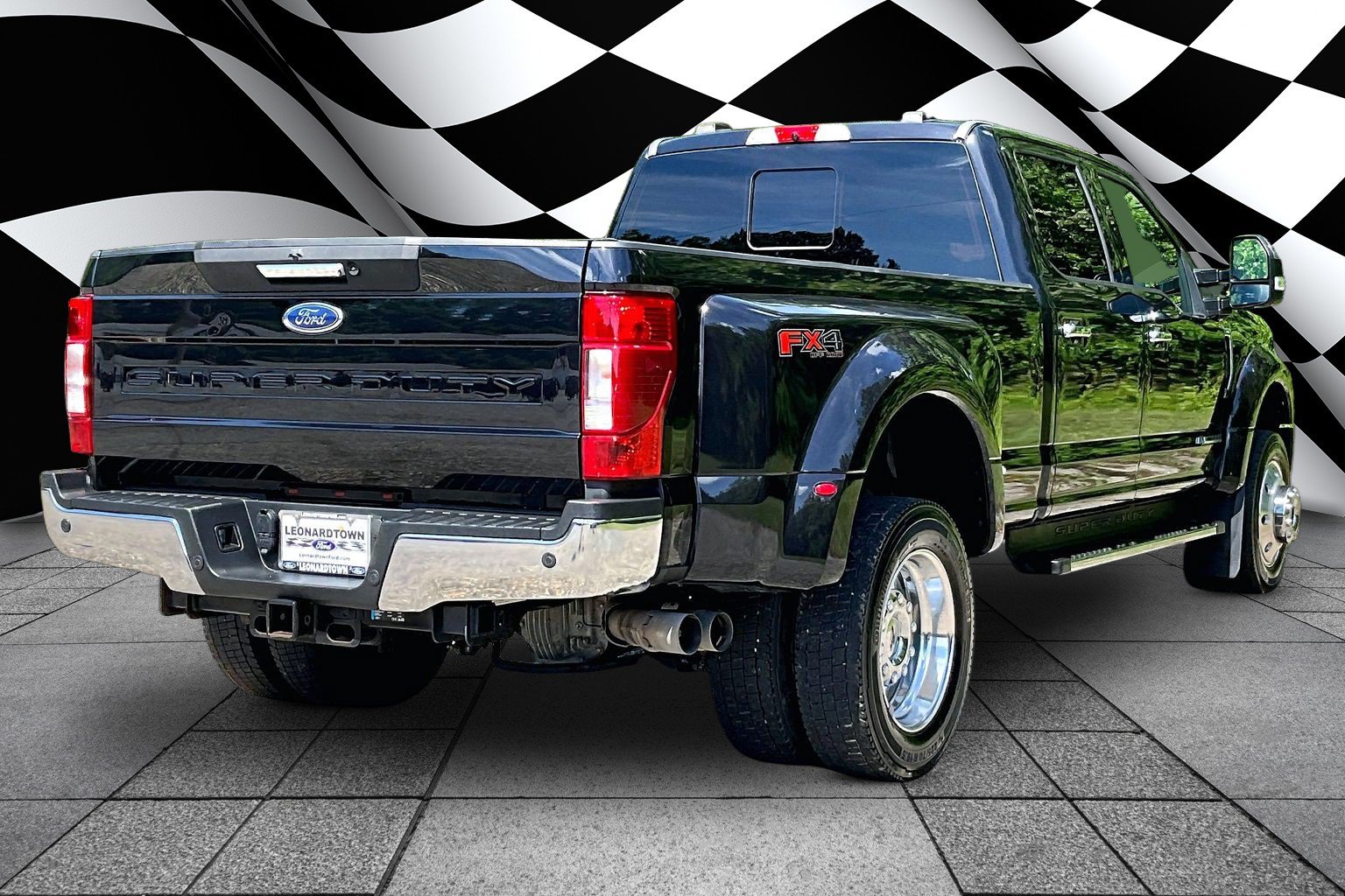 Certified 2020 Ford F450 XLT w/ XLT Premium Package AWD/4WD image 2