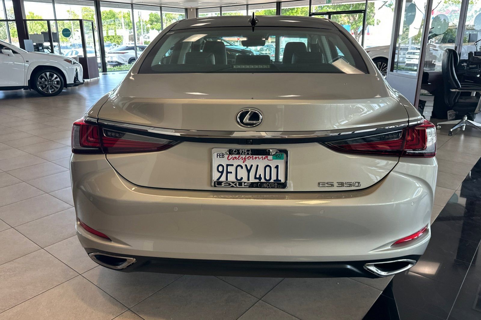 Used 2023 Lexus ES 350 w/ Premium Package FWD image 5