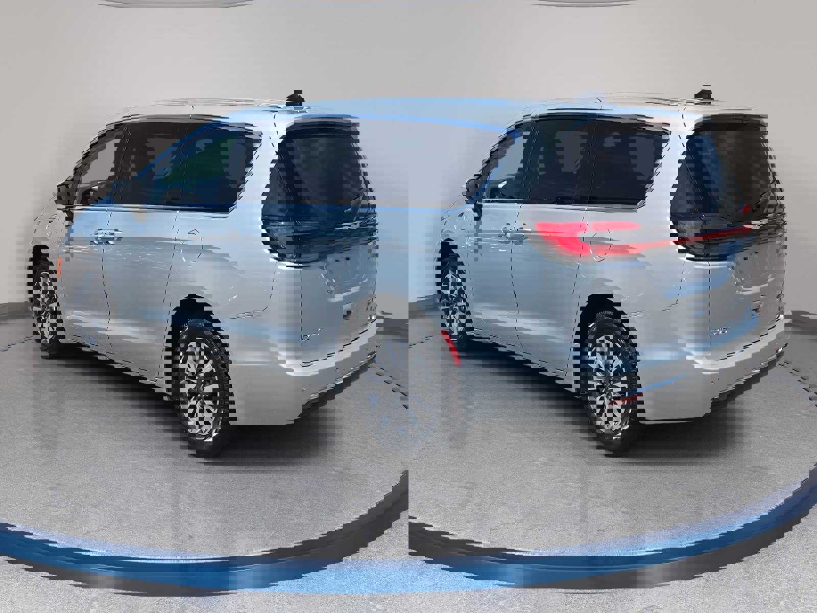 Used 2023 Chrysler Pacifica Touring-L FWD image 7