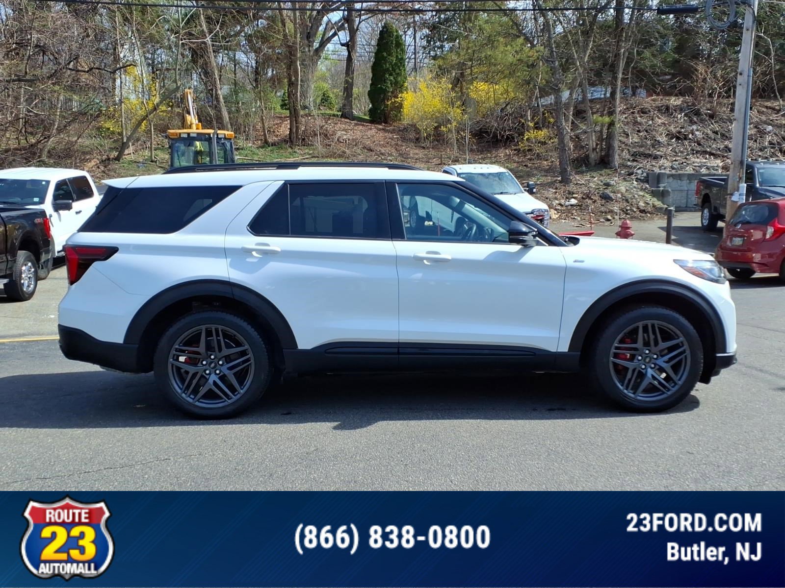 Certified 2025 Ford Explorer ST-Line w/ Premium Package AWD/4WD image 9