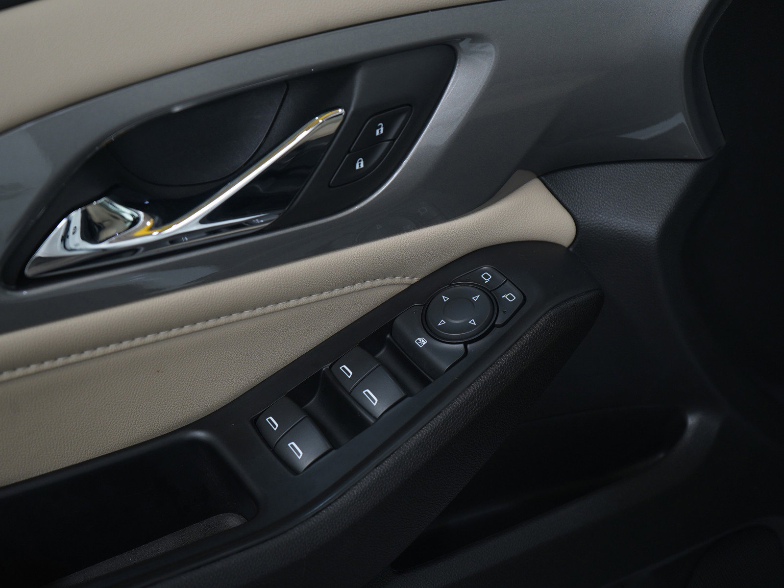 Used 2023 Chevrolet Traverse LS w/ Safety Package image 21