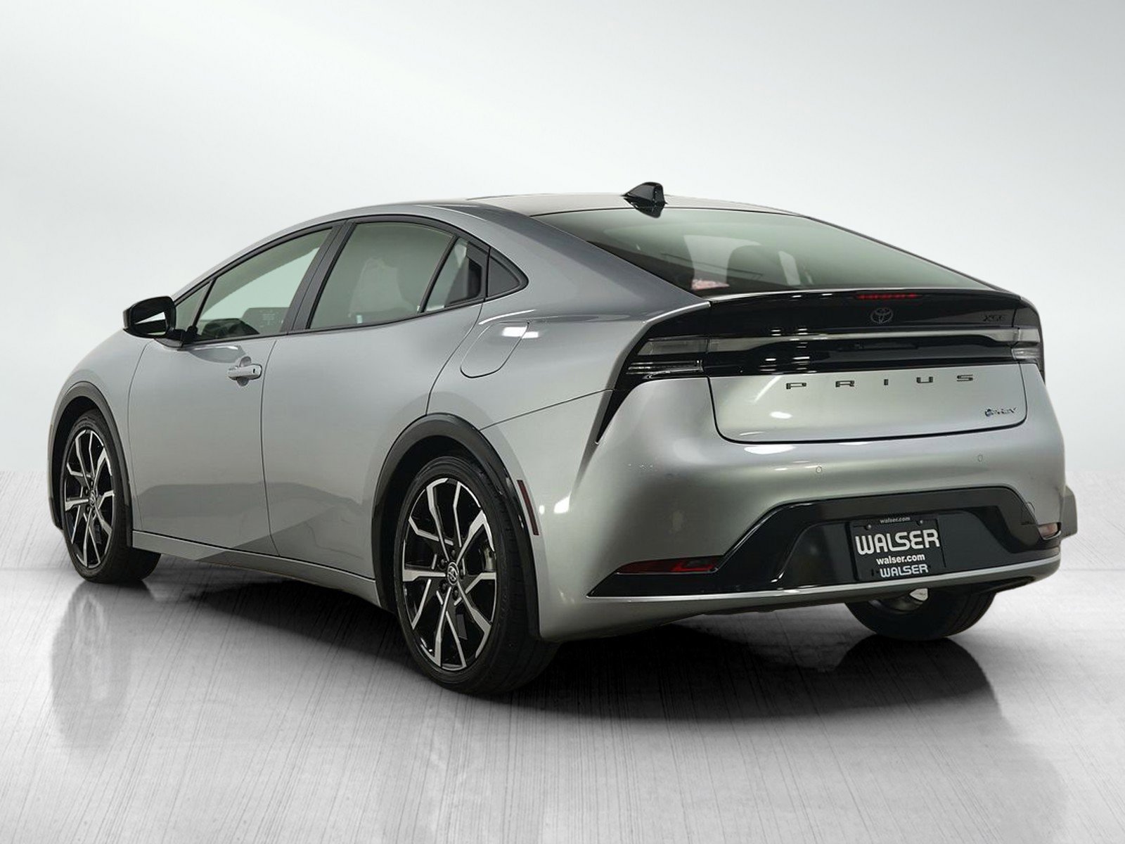 Used 2025 Toyota Prius Plug-In Hybrid image 5