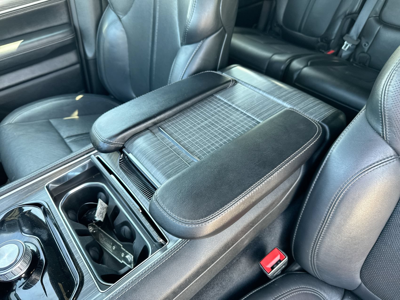 Used 2024 Jeep Wagoneer Series II w/ Flexible Seating Group RWD image 22