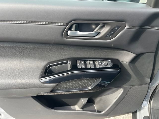 New 2026 Nissan Pathfinder Platinum AWD/4WD image 16