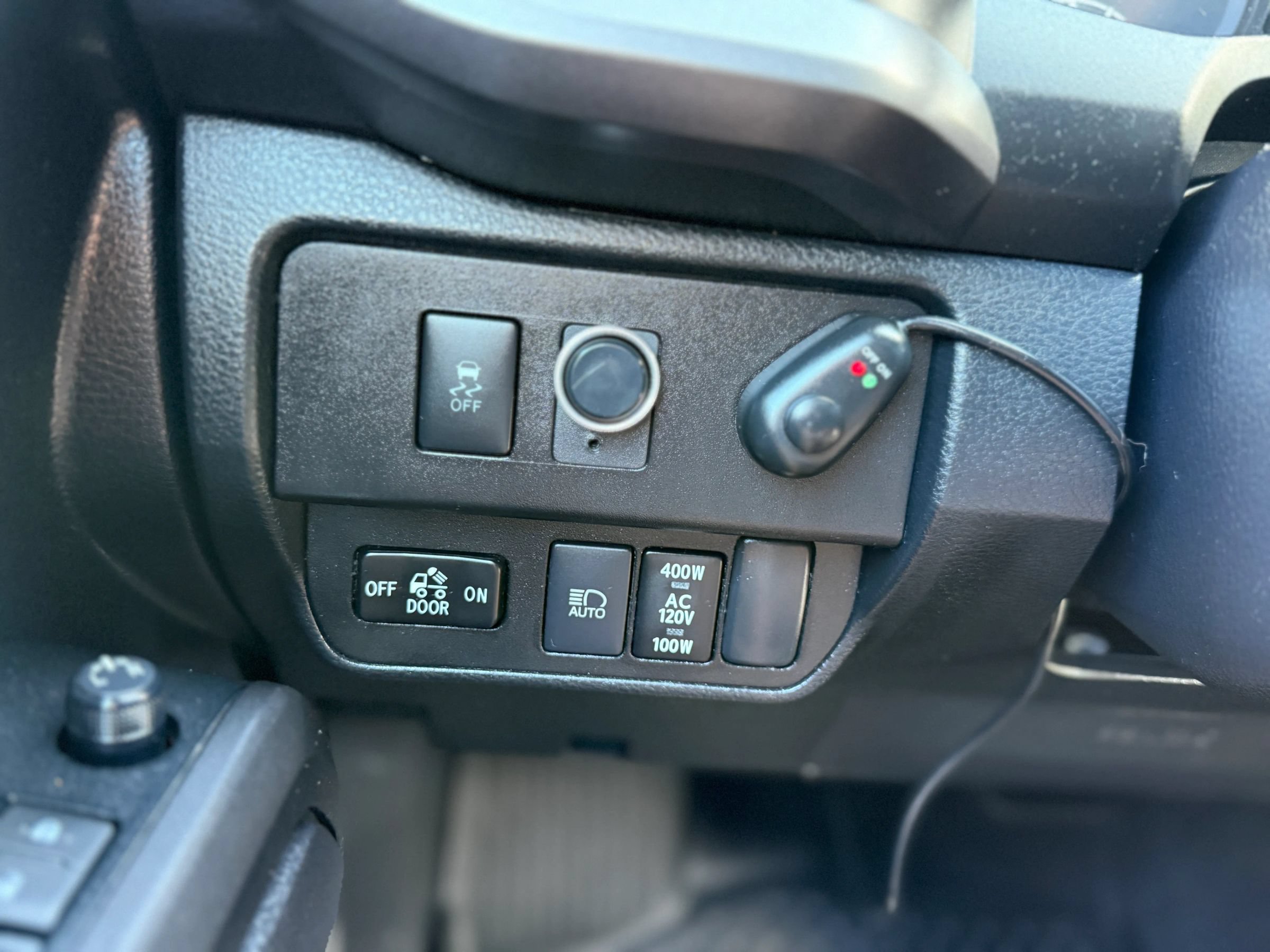 Used 2020 Toyota Tacoma TRD Off-Road w/ Technology Package AWD/4WD image 23