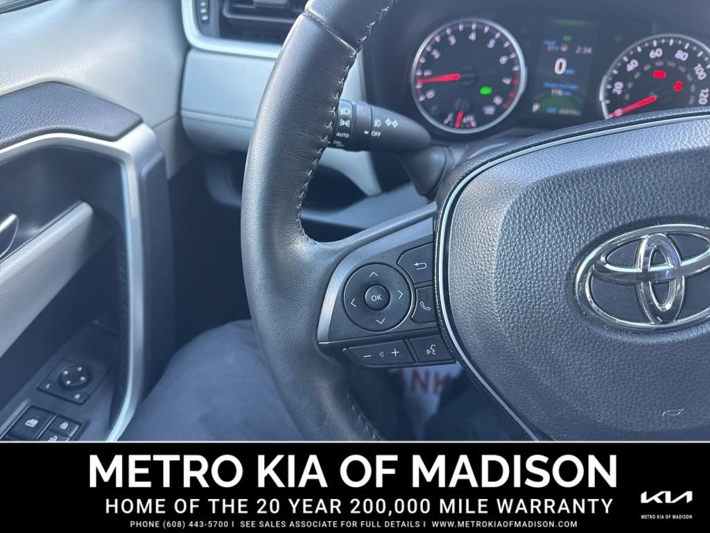 Used 2020 Toyota RAV4 XLE image 18