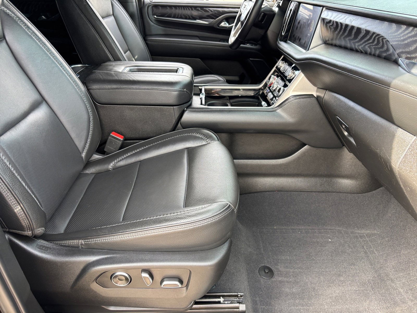 Used 2023 GMC Yukon Denali w/ Advanced Technology Package image 19