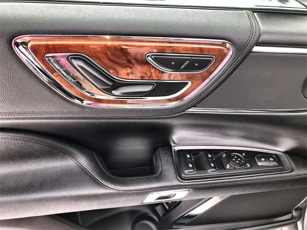 Used 2020 Lincoln Continental Standard w/ Premium Package image 13