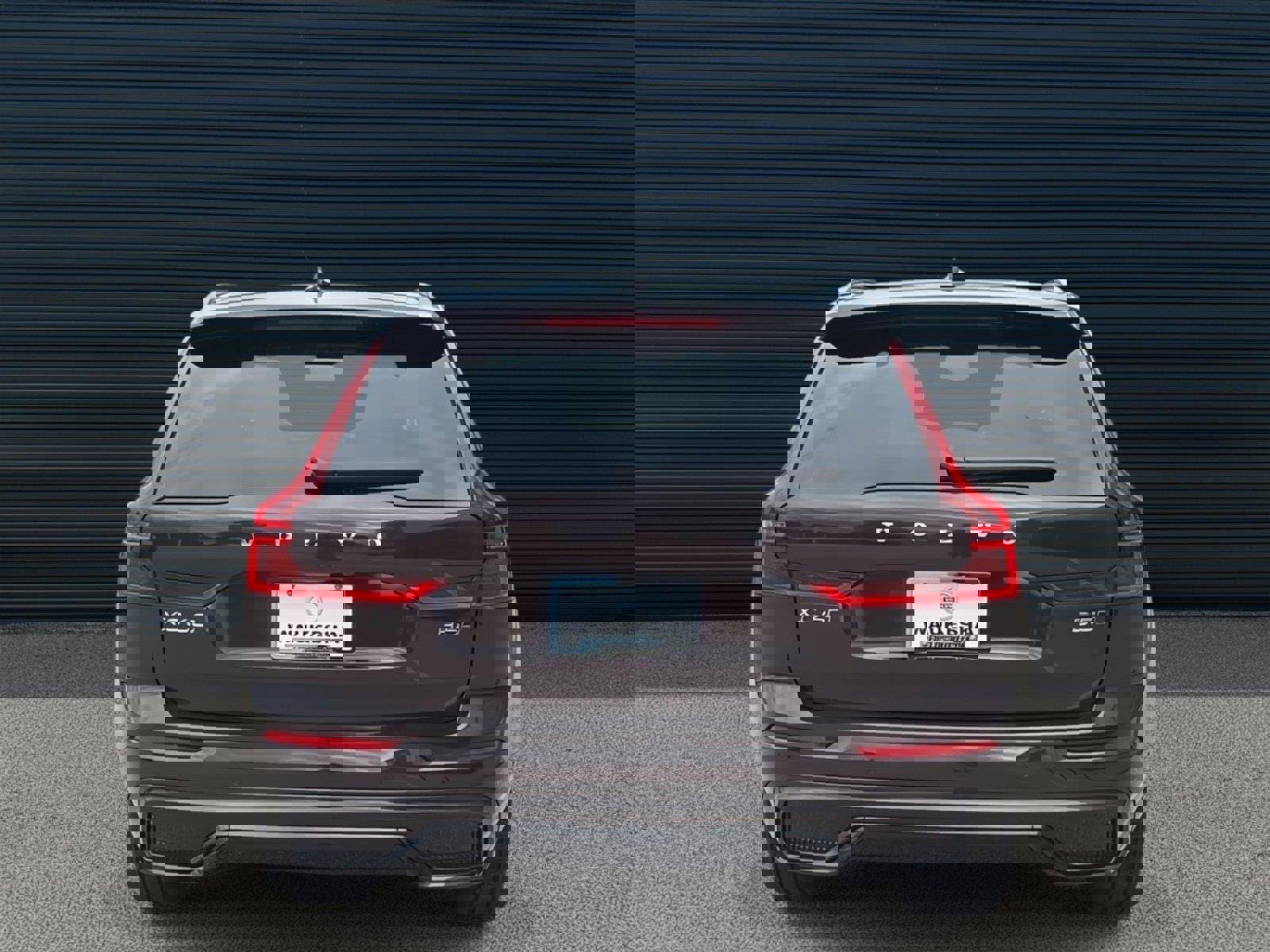 New 2026 Volvo XC60 B5 Plus w/ Climate Package image 4