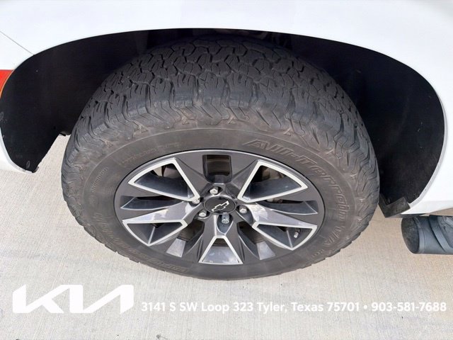 Used 2022 Chevrolet Tahoe Z71 w/ Luxury Package AWD/4WD image 4