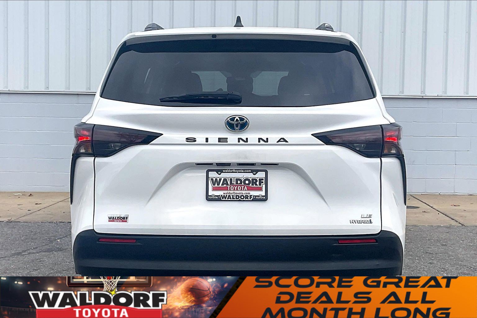 Used 2023 Toyota Sienna LE w/ LE Plus Package image 5