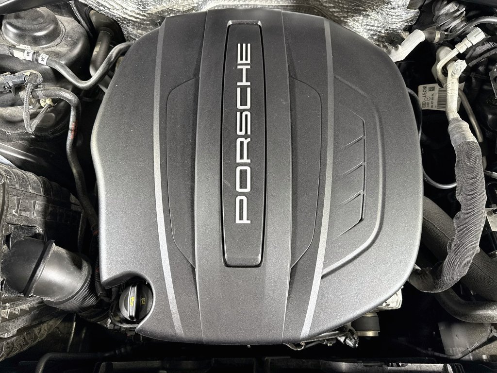 Used 2020 Porsche Macan AWD/4WD image 26